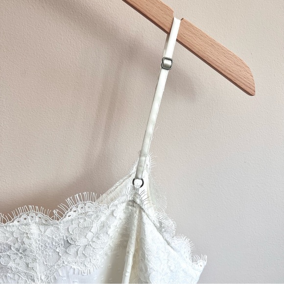 🎄Abercrombie Ivory Lace Cami - Picture 6 of 7